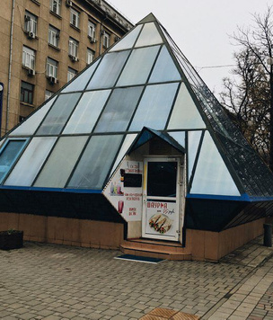 19 безобразных архитектурных решений российских городов