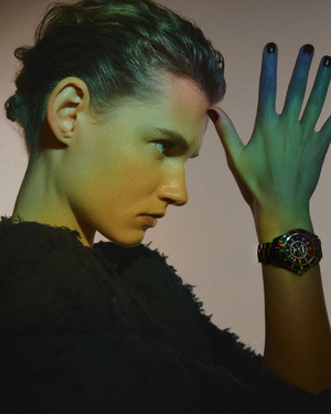 Фото №2 - Коллекция часов Chanel Electro, вдохновленная техно, добралась до Москвы