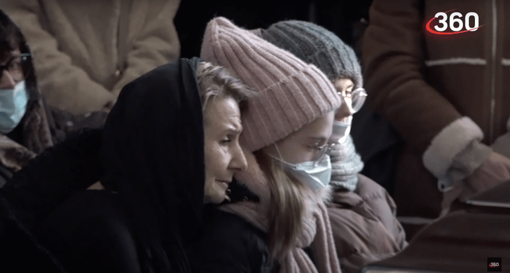 Бывшие жены, дети и родители в слезах: в Москве простились с Михаилом Зеленским