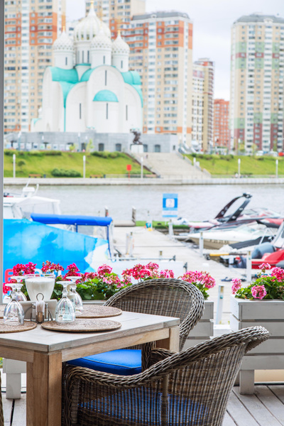 Топ-10 лучших ресторанов Москвы: сочное лето с бассейном, верандой и Лепсом