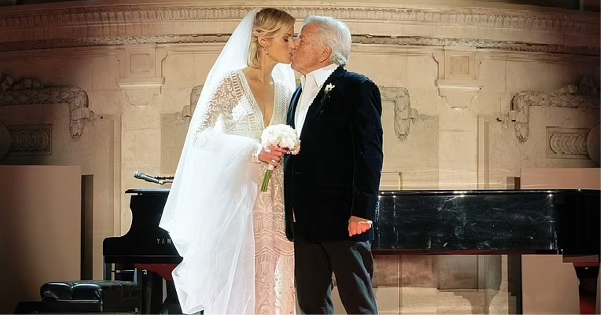 Тайная свадьба читать. Элтон Джон свадьба. Тайная свадьба. Свадьба миллиардера Джона мода в Италии.