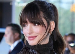 Как она это делает: 7 секретов красоты Энн Хэтэуэй, которая выглядит удивительно молодо