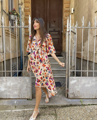 Цветочное платье — главный летний маст-хэв: француженка Жюли Феррери показала два идеальных варианта