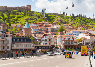 Оскорбительные граффити и взлетевшие цены: как изменились поездки в Тбилиси осенью 2022 года