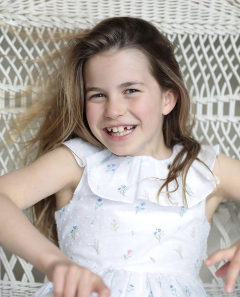 «Беззубая принцесса»: самое забавное фото маленькой Шарлотты, которое заставит вас улыбнуться
