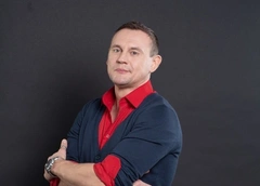 «Здравствуй, Степа, я скучаю»: Меньщиков опубликовал фото отца-инвалида