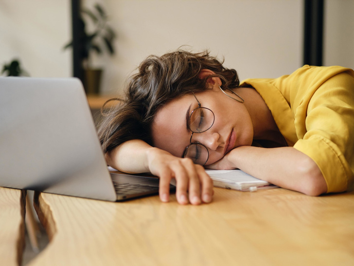 7 тревожных сигналов тела, которые говорят о том, что вам срочно нужно отдохнуть