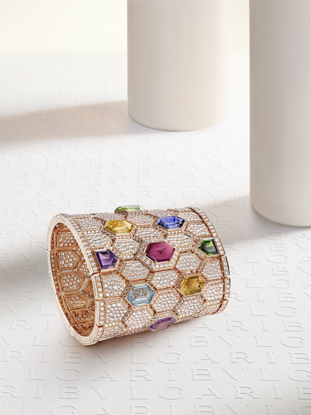 Фото №1 - Watches & Wonders 2021: манжетные часы Bvlgari, достойные современной Клеопатры