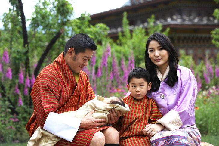 «Разрушения будут страшными»: 6-летний сын короля Бутана видит будущее — что предсказывает необычный мальчик человечеству
