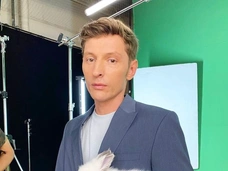 Натянул колготки на все тело и отхлестал фаната букетом: Павел Воля повторил номер Филиппа Киркорова