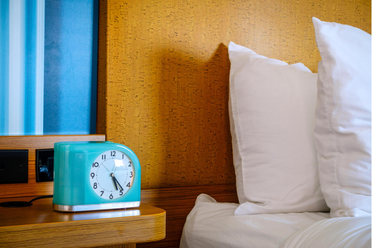 Во сколько нужно ложиться спать, чтобы встать в 7 утра? Объясняет невролог