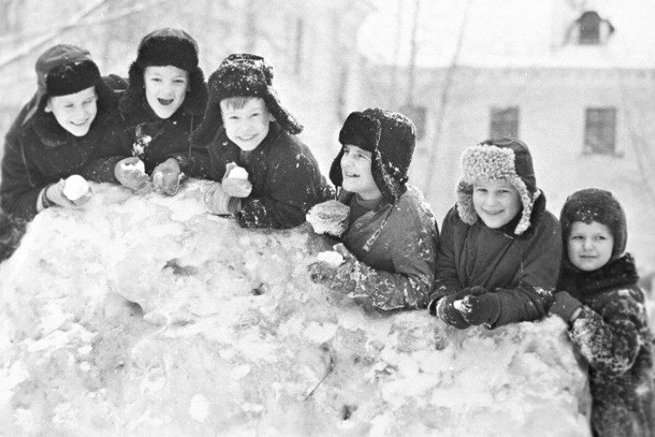 Топ-5 зимних развлечений из советского детства (ностальгическая галерея)