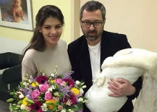 Алексей Рыжов забрал новорожденную дочь из роддома