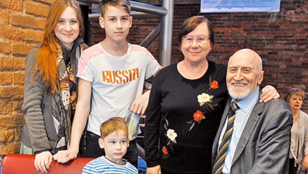 Николай Дроздов и его семья