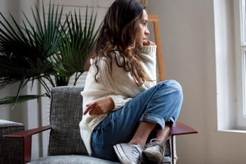 «Постоянно испытываю жалость к обездоленным людям и бездомным животным. Как быть?»