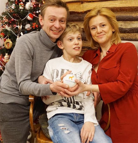 Евгений Кулаков с сыном Ильей и женой Ольгой Бужор