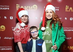 Ургант и Светлаков даже не заглянули, зато Бледанс и Сажина красовались на дорожке в брендах: премьера фильма «Елки 9»