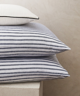 Как правильно стирать подушки и одеяла: 7 хитростей, которые не дадут их испортить