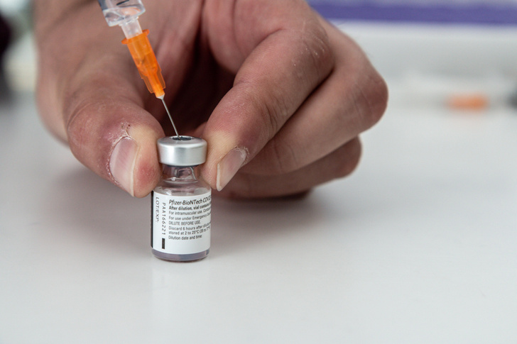 Путешественники делятся в Сети инструкциями, где и как вакцинироваться Pfizer