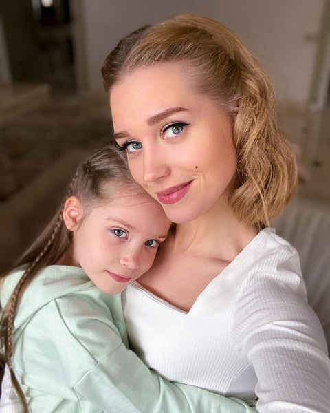 «1000 анализов и госпитализация»: Кристина Асмус с дочерью лежали в больнице несколько дней