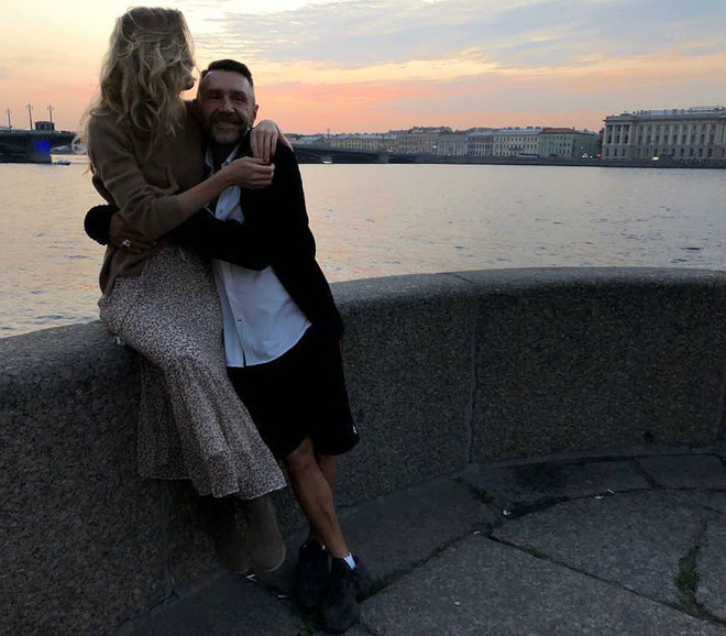 Сергей Шнуров рассказал, почему скрывает лицо своей жены