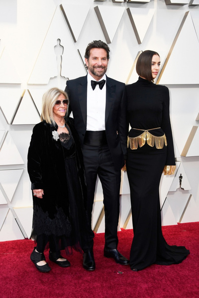 На «Оскаре-2019» Брэдли Купера поддержали его мама Глория Кампано и возлюбленная Ирина Шейк