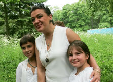 Анастасия Мельникова с дочкой худеют на 12 килограммов каждая