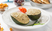 Салат с авокадо и тунцом