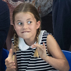 Не отстает от младшего брата: 10 умилительных фото принцессы Шарлотты на соревнованиях