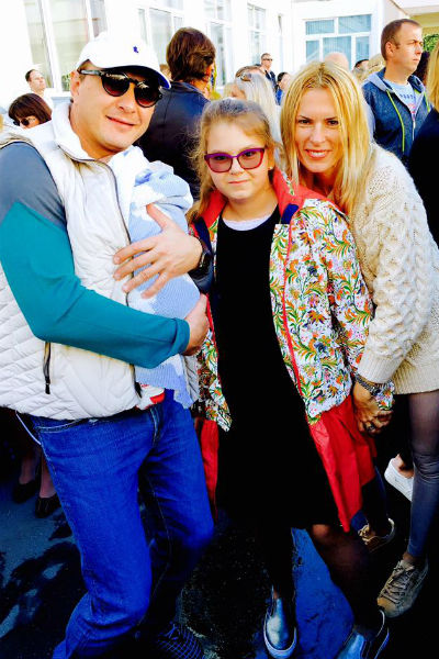 Марат Башаров с сыном, дочерью и Елизаветой Круцко