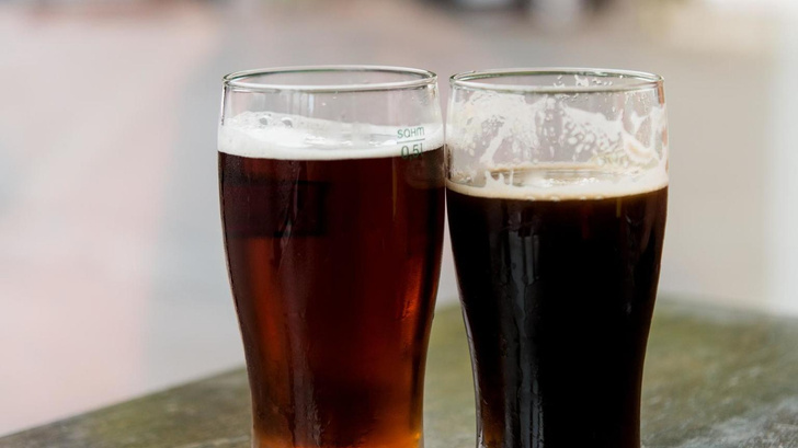 Пенная вечеринка: как правильно пить пиво и чем его закусывать 🍻
