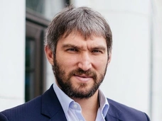 Бассейн, дом для гостей, сад: Александр Овечкин строит трехэтажный особняк в Подмосковье