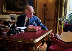 Ничего не клеится: 4 главных проблемы короля Карла на престоле — от семейных скандалов до суматохи в Британии