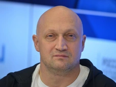 Гоша Куценко отмечает 54-летие, а беременная Юлианна Караулова снялась топлес: соцсети звезд