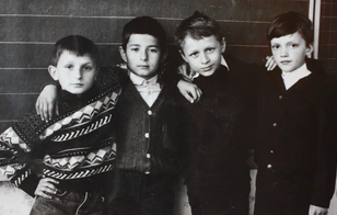 Отращивать волосы, носить джинсы и еще 5 вещей, которые запрещали детям в СССР