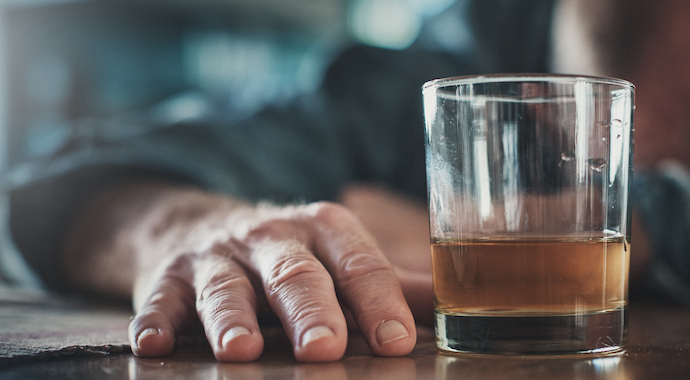 Алкоголизм в наследство: влияют ли семейные сценарии на зависимость