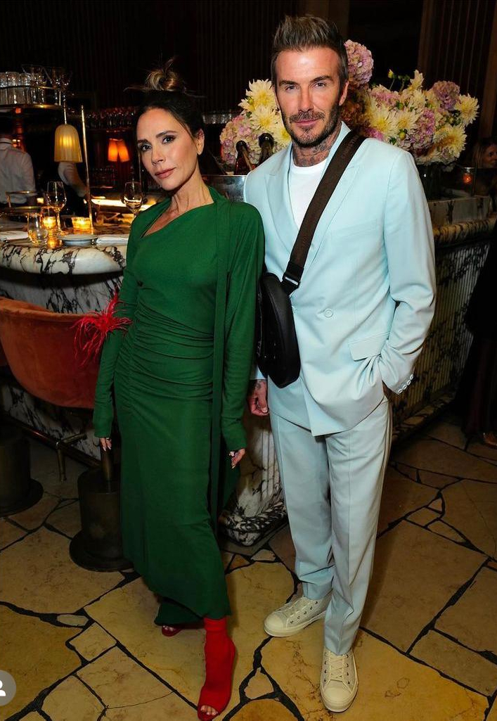 Самое красивое зеленое платье: Виктория Бекхэм отметила свой показ в Париже грандиозной вечеринкой