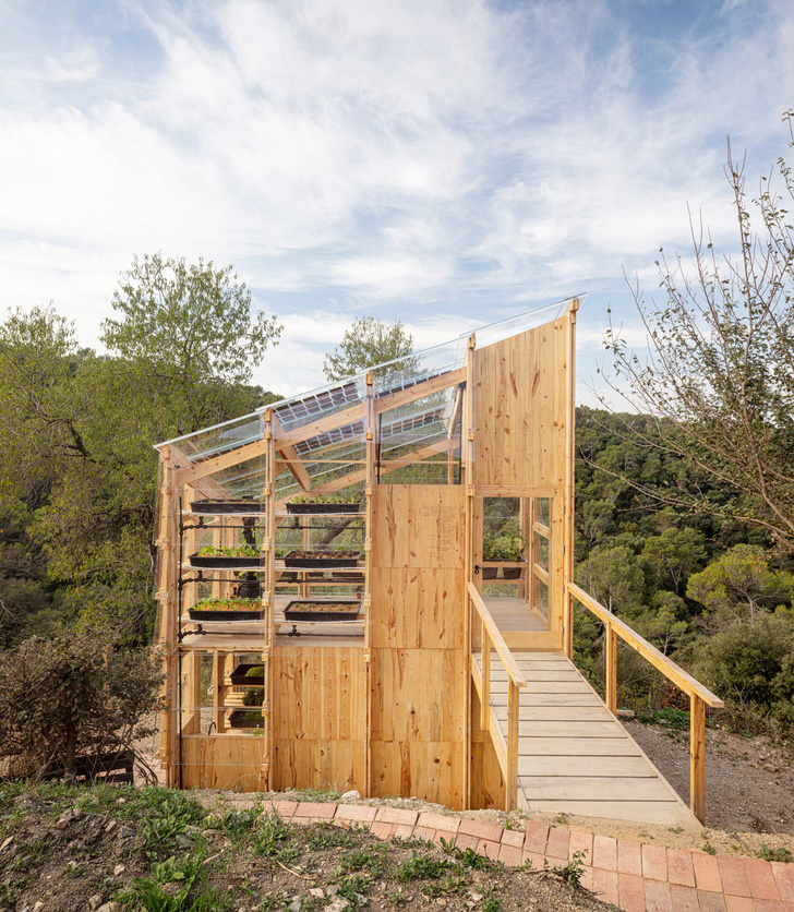 Экологичный проект в Каталонии: теплица в природном парке