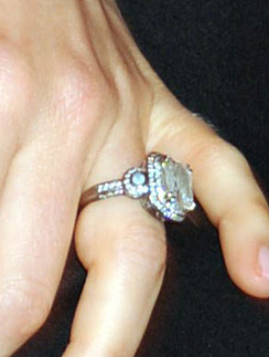 Обручальное кольцо Джессики Бил (Jessica Biel) обошлось Джастину Тимберлейку (Justin Timberlake) в 130 тысяч долларов