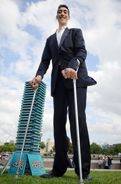 Фото №3 - Самый высокий человек в мире приехал в Москву искать жену