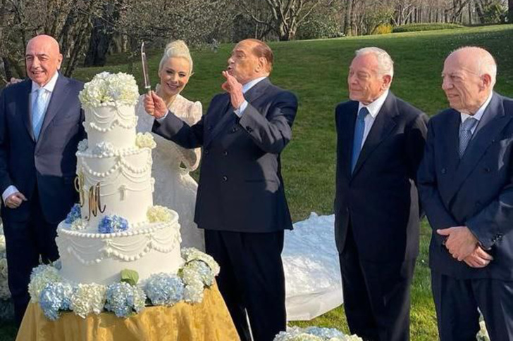 Бросил любовницу, чтобы привести в дом жену: Берлускони женился в 85 лет