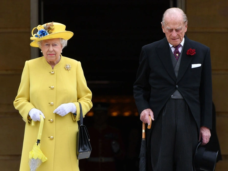 Королева Елизавета II и принц Филипп в Букингемском дворце, 23 мая 2017