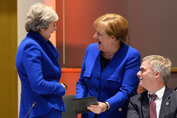 Тереза Мэй и Ангела Меркель в одинаковых костюмах