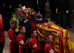 Закрытое небо и миллиарды зрителей: королеву Елизавету II похоронили