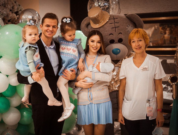 Дмитрий Тарасов и Анастасия Костенко с детьми