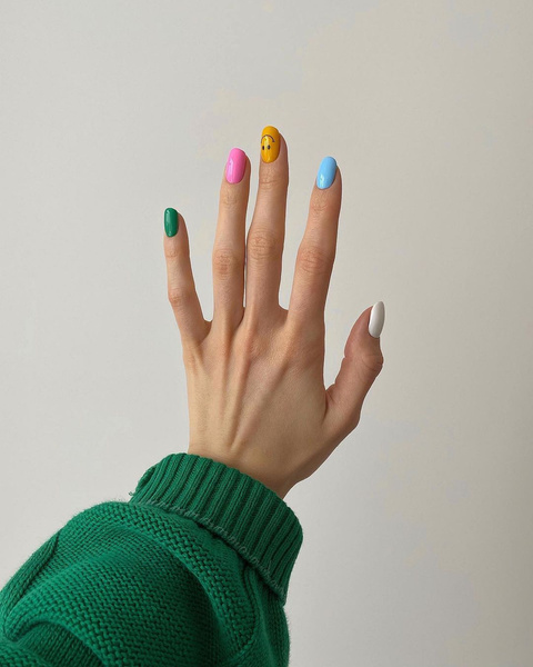 Фото №9 - Модный маникюр для коротких ногтей: самые простые дизайны этого сезона 💅