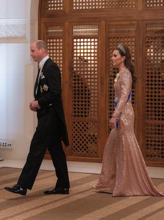 Любимая тиара и безупречное платье: Кейт на свадьбе кронпринца Иордании