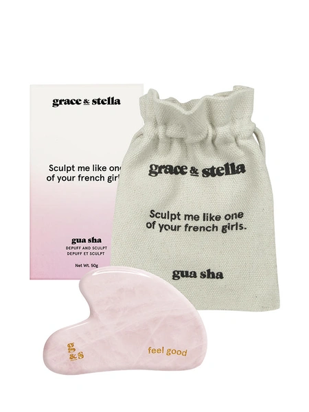 Скребок гуашаМассажер для лица из натурального розового кварца активизирует обменные процессы, улучшает микроциркуляцию, тонизирует и разглаживает кожу, ускоряет деление клеток, подтягивает, улучшает лимфоток, и снимает отечность.Где купить: lamoda.ru