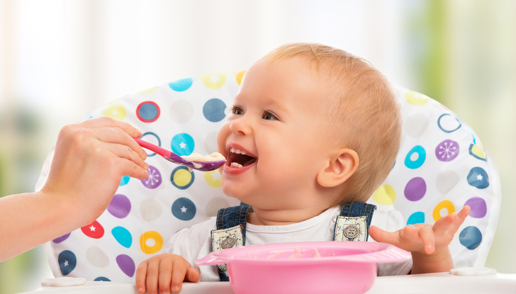Дети, которых кормят из ложечки, более склонны к полноте