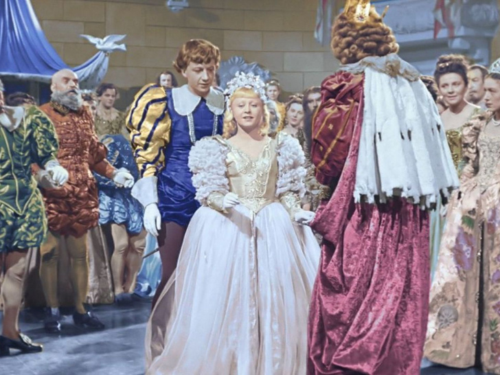 От «Бриллиантовой руки» до «Войны и мира»: культовые платья советского кино, которые вошли в историю